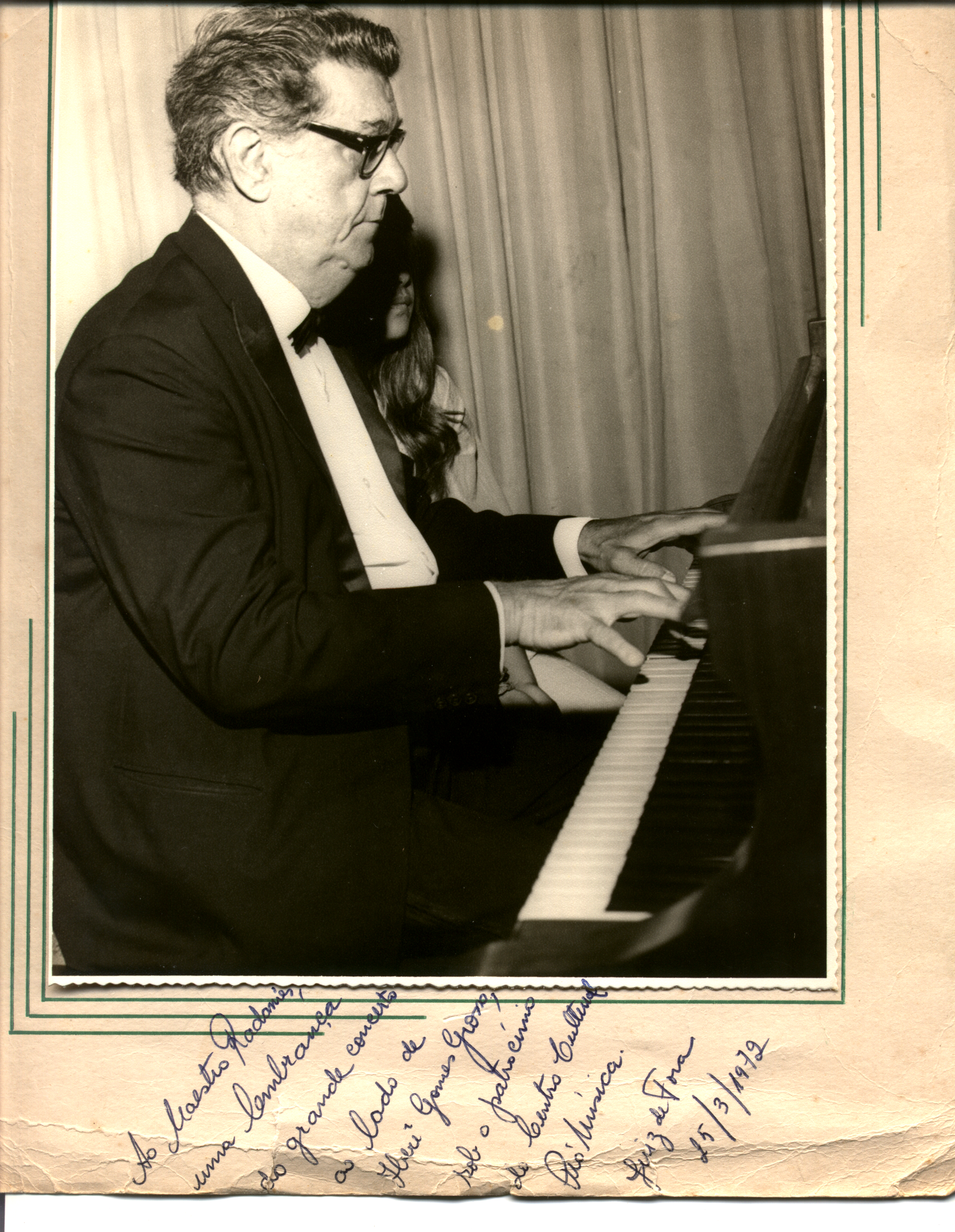 Dedicatória: 'Ao maestro Radamés Gnattali, uma lembrança do grande concerto ao lado de Iberê Gomes Grosso, sob o patrocínio do Centro Cultural Pró Música. Juiz de Fora, 25/03/1972.